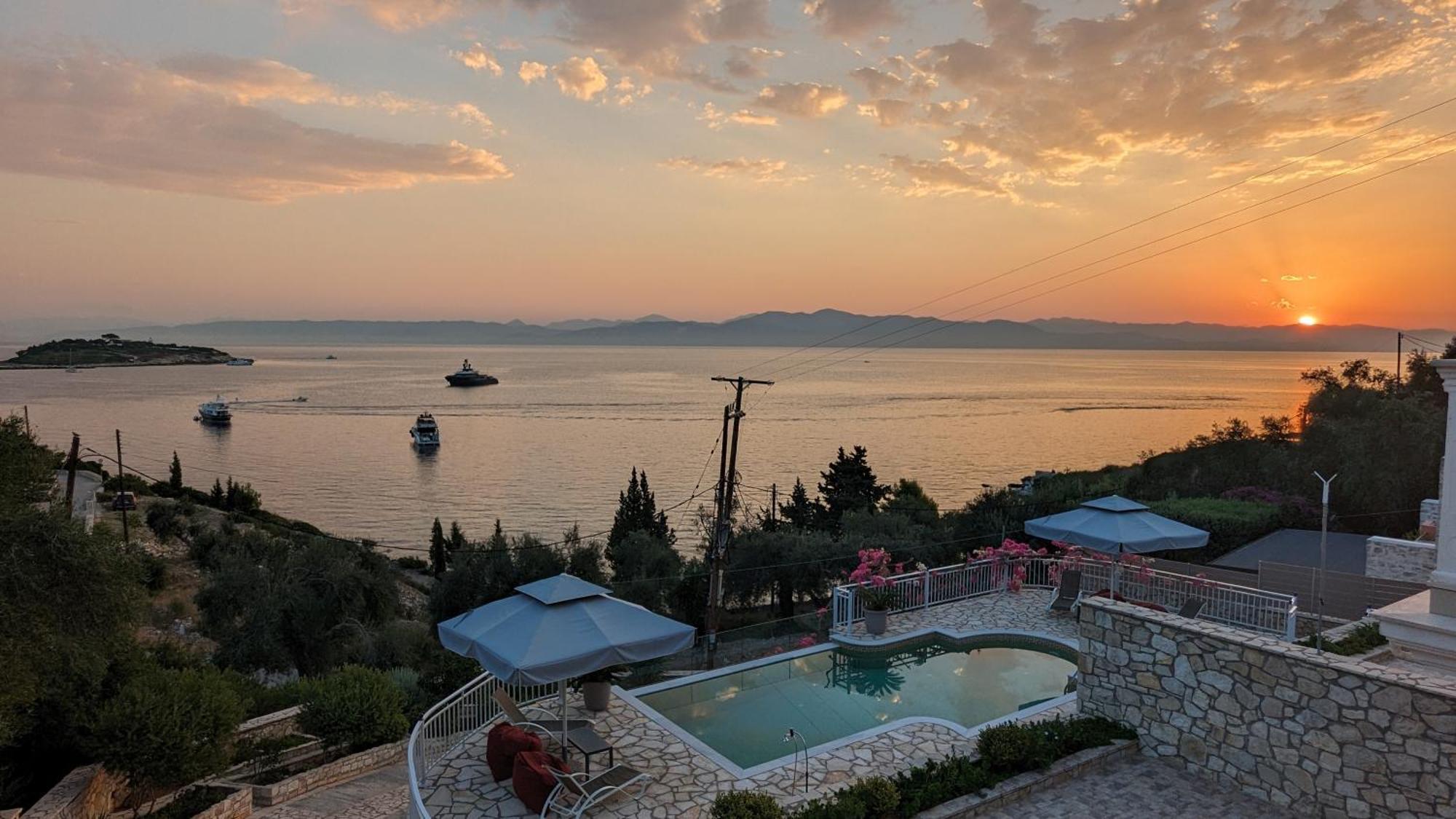 Villa Avgerini Paxos Гайос Стая снимка
