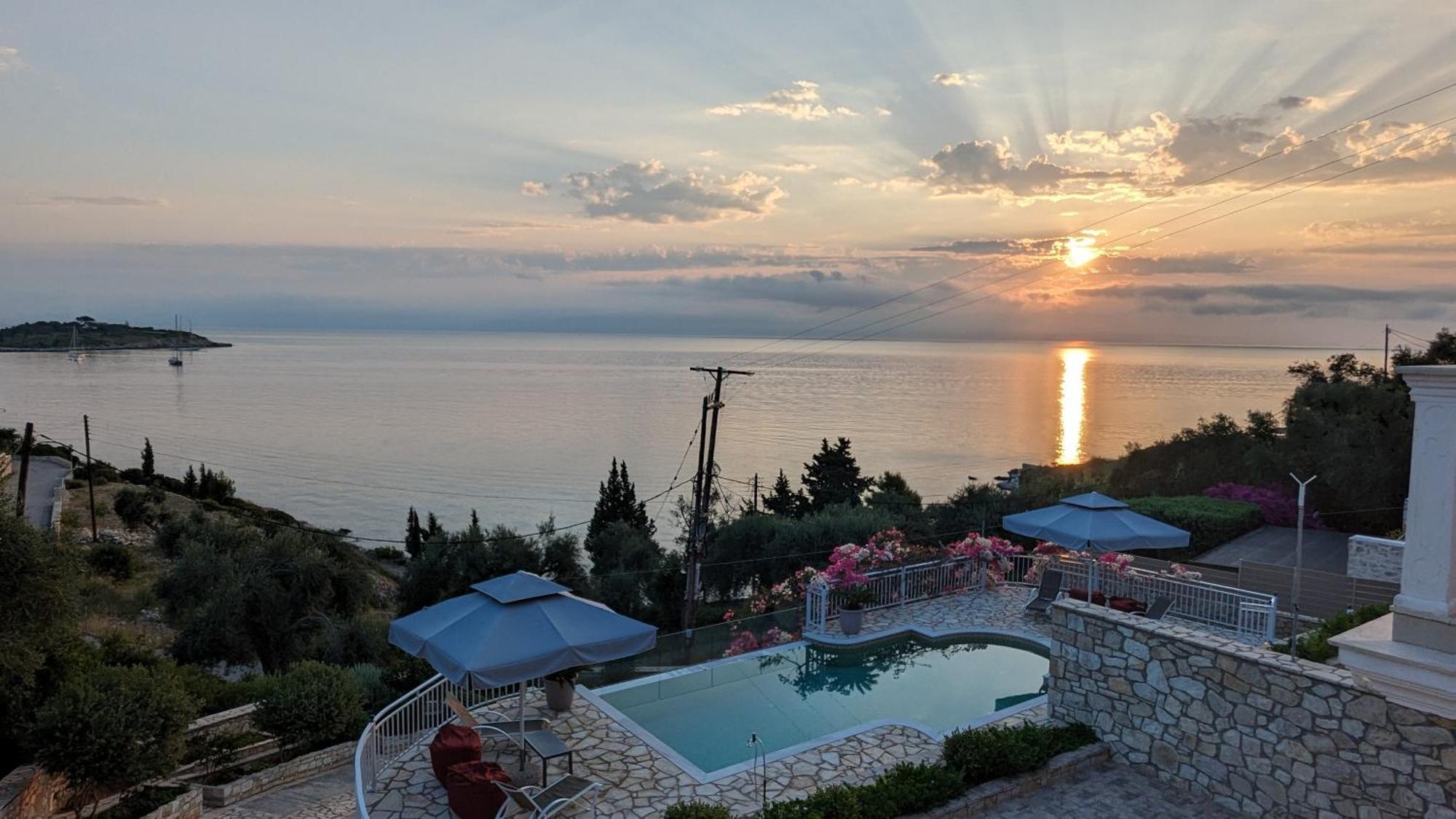 Villa Avgerini Paxos Гайос Стая снимка