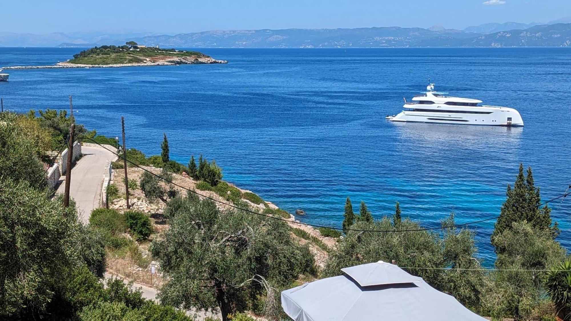Villa Avgerini Paxos Гайос Стая снимка